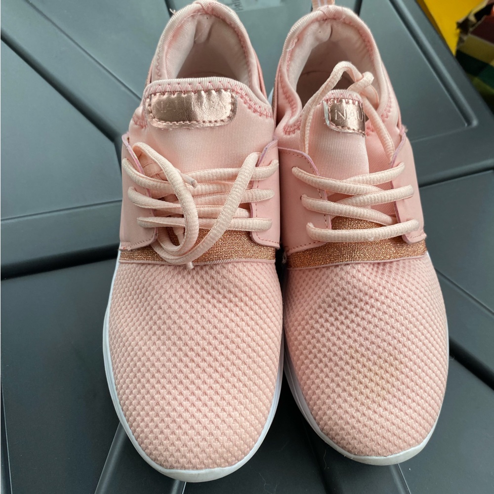 Sneakers - Picture 4 of 5